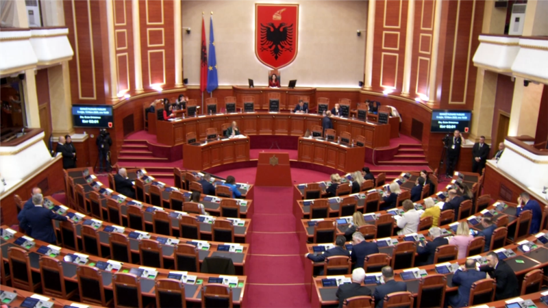 Listat e kandidatëve për deputetë nxisin debate