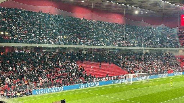 Protesta! Bojkotuan ndeshjen dhe u rikthyen pas 15 minutash, çfarë ndodhi me Tifozët Kuqezi në stadium 