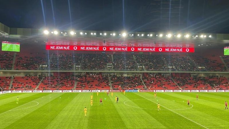 Tifozat Kuq e Zi shajnë në kor Armand Dukën, braktisin ndeshjen e Kombëtares për 15- minuta 