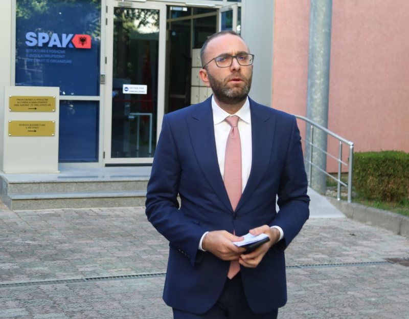 Refuzoi të përgënjeshtronte deklaratat! Deputeti Gazment Bardhi demokrat sërish në gjyq për shpifje