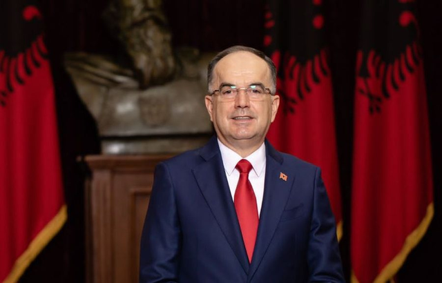 Presidenti Begaj uron besimtarët myslimanë: Ramazan sa më të begatë