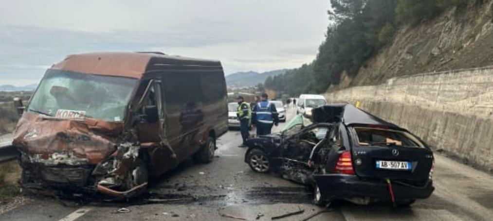 Aksident tragjik në aksin Peqin-Elbasan, 2 të vdekur dhe 14 të plagosur!