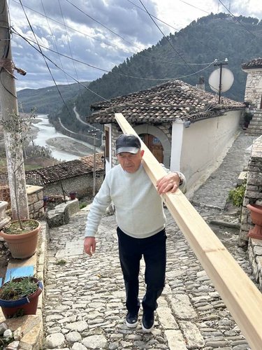 Aleati i Berishës kërkon para nga shteti për rregullimin e shtëpisë: Të paktën më paguani për punën si hamall…