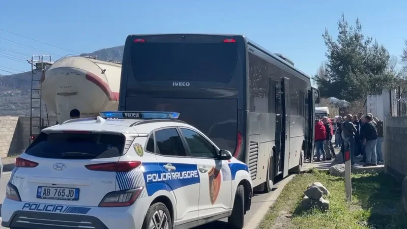 Aksident i trefishtë në aksin Lezhë-Shkodër, në autobus ndodhej stafi i kampit të Gjadrit! Dy të plagosur