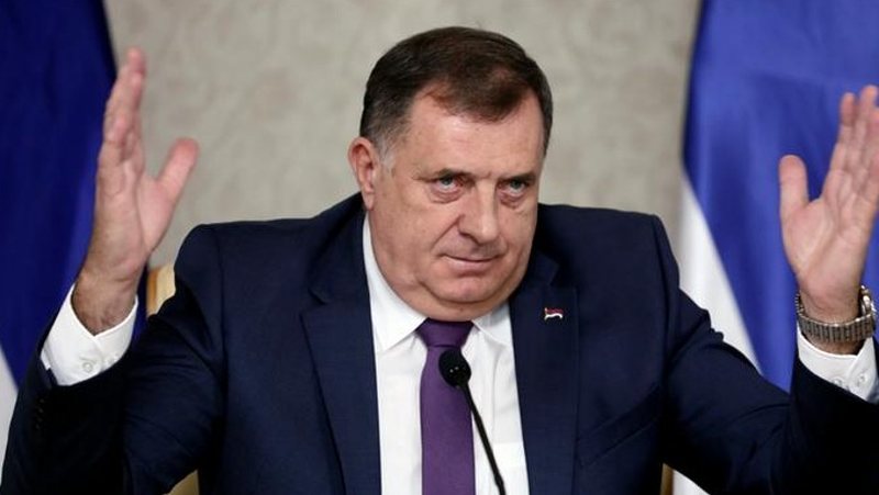 Non grata nga SHBA dhe u dënua me 1 vit burg, Dodik dekreton ligjet që ndalojnë punën e drejtësisë