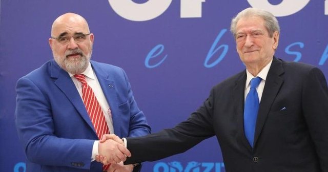 La Chivita sulmohet ashpër nga njerëzit afër Trump: Po punon me njerëz të dyshimtë në Shqipëri!