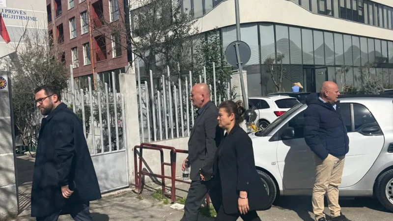 Vrasja e Martin Canit/ Nis seanca paraprake për Mario Përlleshajn, të pranishëm dhe prindërit e viktimës