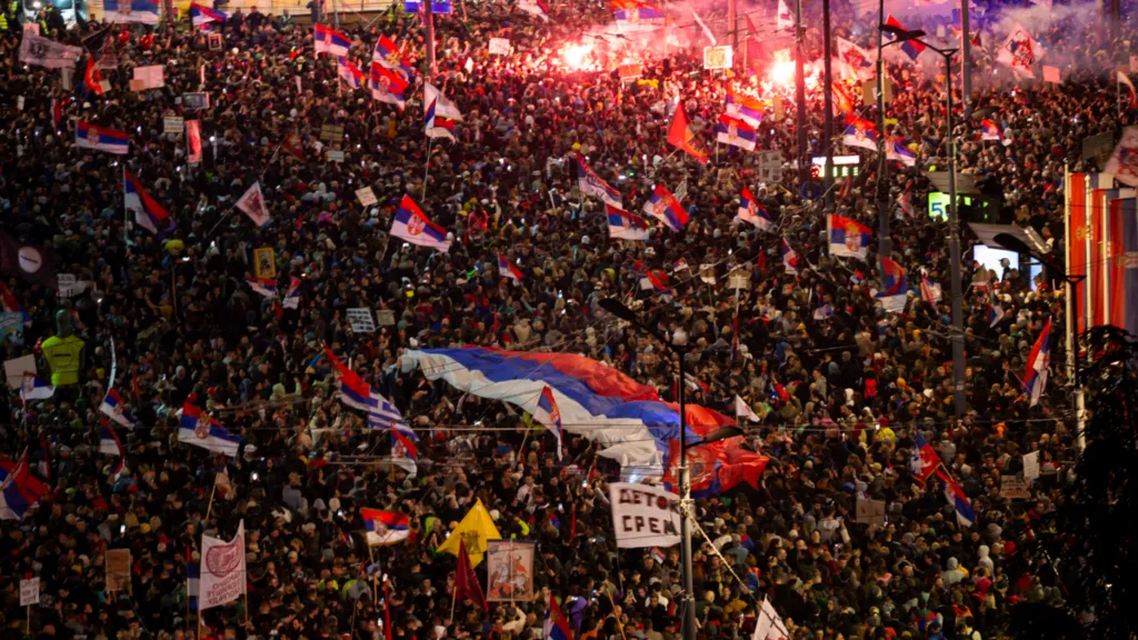 Mbi 300 mijë protestues ‘pushtuan’ Beogradin; a është ky fundi i Aleksandër Vuçiç?