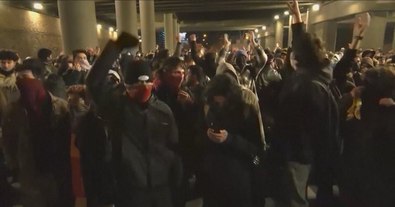 Arrestimi i kryebashkiakut të Stambollit, protestuesit përleshen me policinë