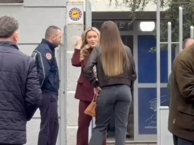 Dhunimi i Klea Prengës, motrat Berisha paraqiten në gjykatë!