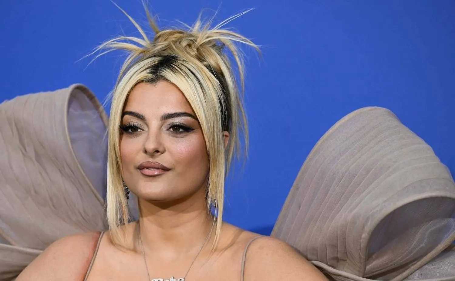 “Dikush duhet të jetë burri” – Bebe Rexha: Me këta meshkuj përreth, nuk po mund të jem femërore
