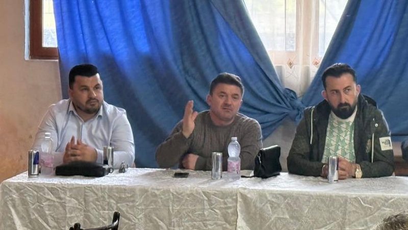 Elvis Roshi përdhunon politikisht Belon me lejen e Berishës, merr drejtimin e fushatës së PD në Kavajë: Të rrëzojmë Edi Ramën nga pushteti