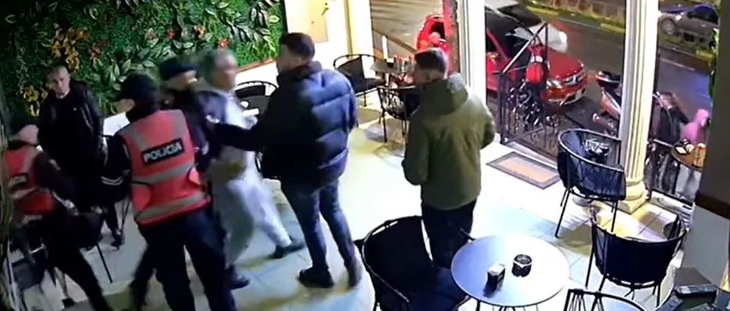 ‘Dhunë dhe rrëmbim live’/ Pamjet e publikuara nga PD, policia reagon për shoqërimin e aleatit të Berishës