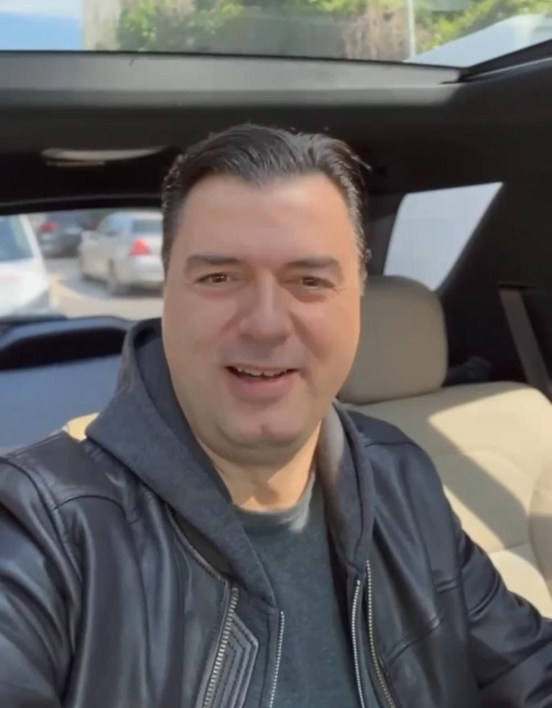 Basha ironi me Ramën e Berishën: Dilni tregojini njerëzve i kujt është Elvis Roshi. Sepse shokun e tretë e keni tek 313