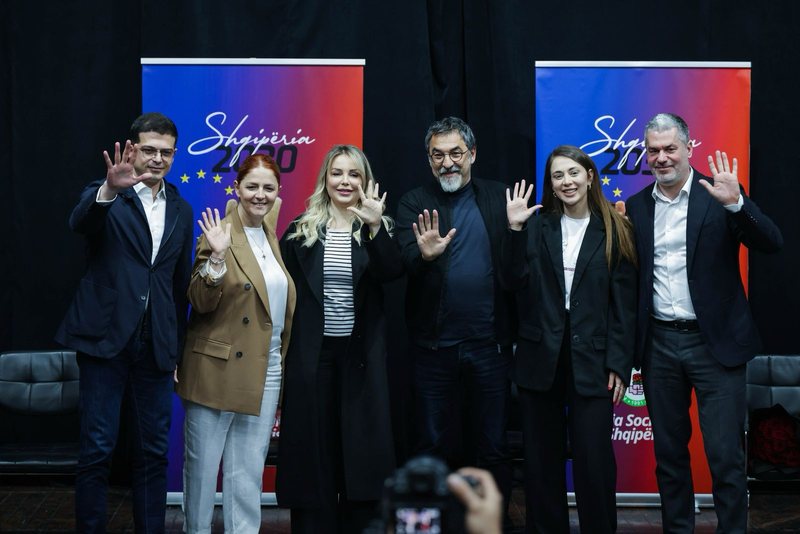 Çuçi prezanton Briseida Çakërrin dhe Zamira Sinën ne Rajonin 3 në Vlorë: Synojmë 9 mandate, Vlora shembull i fuqisë transformuese të PS