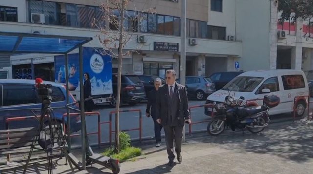 “Gërdeci”/ Pas mungesës në seancën e mëparshme dhe ‘debateve’, Fatmir Mediu mbërrin sot në ambientet e GJKKO