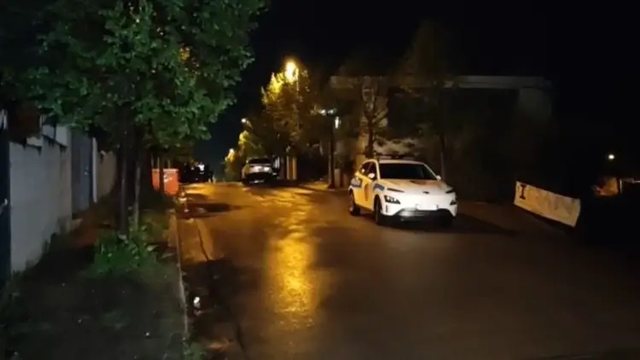 Atentati në Tiranë/ “Mbi 20 gëzhoja janë gjendur në vendngjarje”, çfarë deklaruan të plagosurit dhe a u ngatërrua shënjestra?