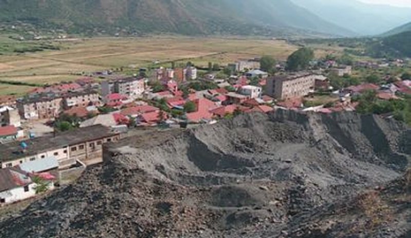 Bulqizë/ Shembet masivi i gurëve brenda galerisë, humb jetën 48-vjeçari