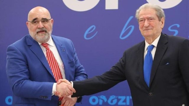 Kandidati për deputet zbulon kontratën e Berishës me LaCivitan: Ja sa do të paguhet