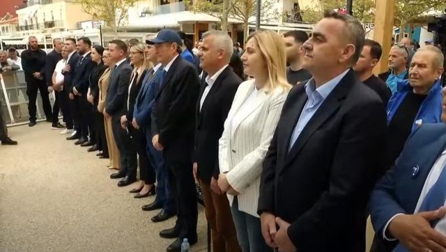 Berisha ne gjunjë Belerit në Himarë: Armiku më i madh është armiku i brendshëm( D.m.th. shqiptarët se Beleri tani ështe armik i jashtëm)