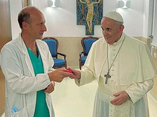 Rrëfimi i mjekut personal: Ja momentet e fundit të Papa Françeskut!