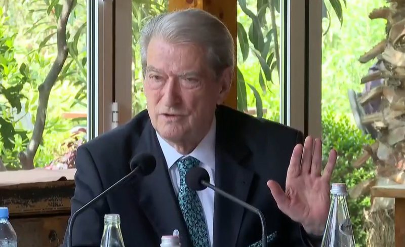 “Premtimet e PD, qesharake”, gazetari: Berisha për pushtet bën aleancë me antishqiptarët