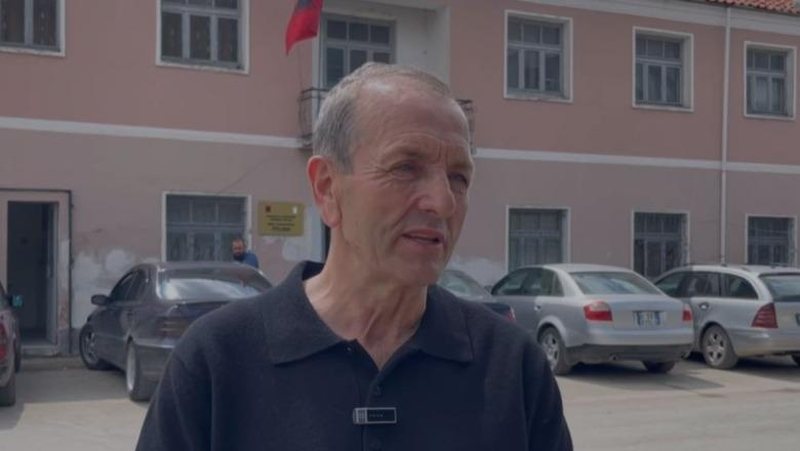 U kallëzua nga PD për aktivitete të paligjshme, reagon kryebashkiaku i Maliqit, Topçiu: Në periudhë zgjedhjesh i kemi pezulluar punësimet e reja