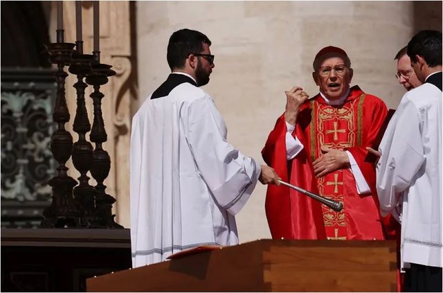 Ceremonia mortore, Kardinali Re: I dashur Francesco, tani lutu për ne!