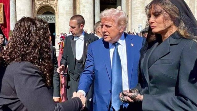 Vjosa Osmani përshëndetet me Trumpin në funeralin e Papa Françeskut!