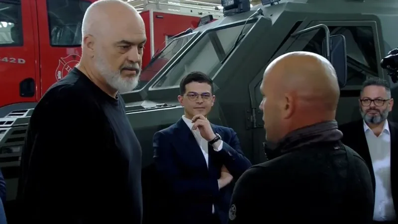 “Gënjeve, dili për zot fjalës nëse je burrrë, më jep emrat” – Rama debat me qytetarin që tha se dha lekë për legalizimin