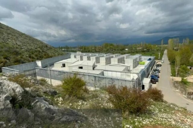 Rreth 40 emigrantë nga Italia mbërrijnë sot në kampin e Gjadrit 