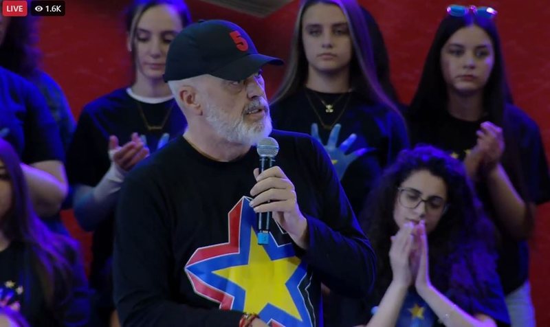 “Po t’ju ikin burrat, s’ka më sherre e bixhoz” – Rama batuta gjatë takimit me gratë në Korçë: E imagjinoni po të ikni ju…