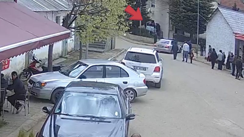VIDEO E RE: Pamjet kur qëllon vetë Xhelal Mziu 