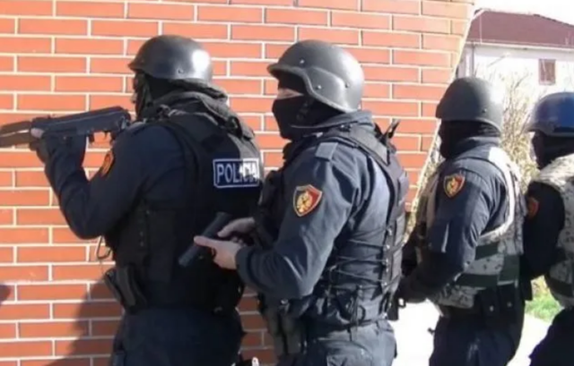 Ksamili në “shtetrrethim”, dyshohet për përplasje mes “grupeve të rrezikshme” dhe forcave të policisë 