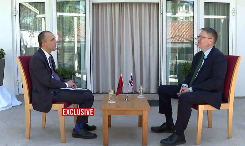 “Non grata” të reja nga Britania e Madhe? Ja çfarë thotë ambasadori britanik në Tiranë