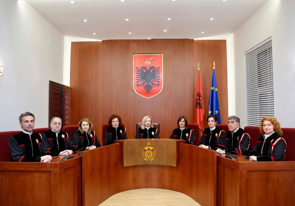 Miqtë dhe aleatët e përjetshëm të gazetarëve dhe medias në Shqipëri, pasaporta e vërtetë për në BE