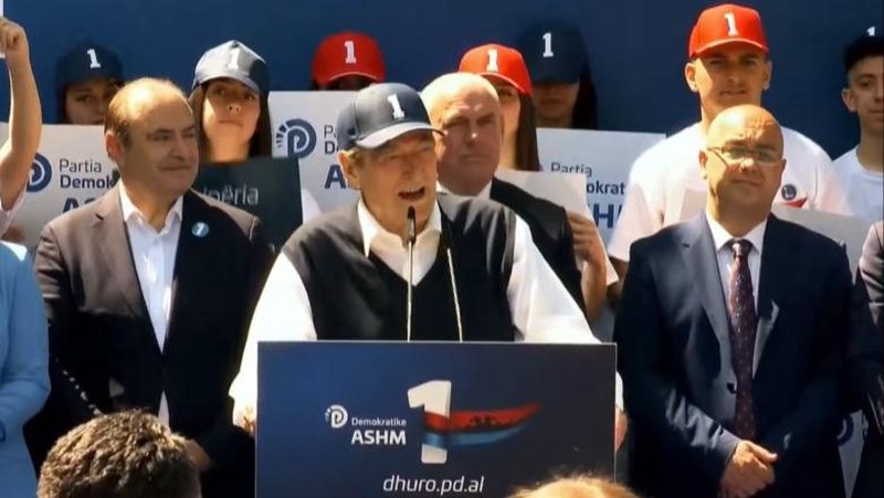 Berisha bëhet ‘lëmsh’: Tomor Alizoti, kreu i qarkut të Beratit… më falni, i qarkut të Elbasanit