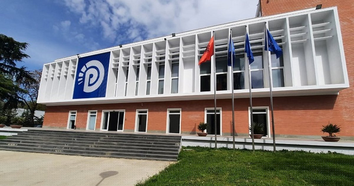Partia Demokratike: Është vjedhur zyra elektorale në Cërrik!