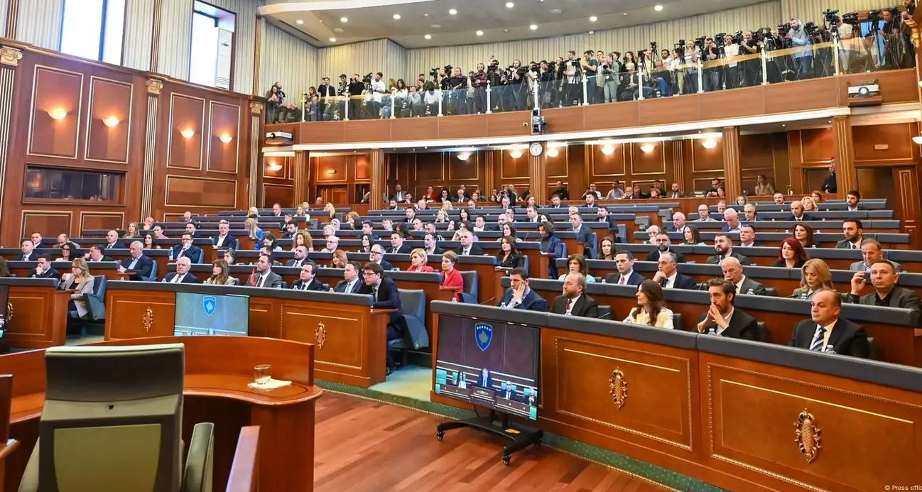 Sot seanca e radhës për konstituimin e Kuvendit, tentativa e 10-të për Albulena Haxhiun