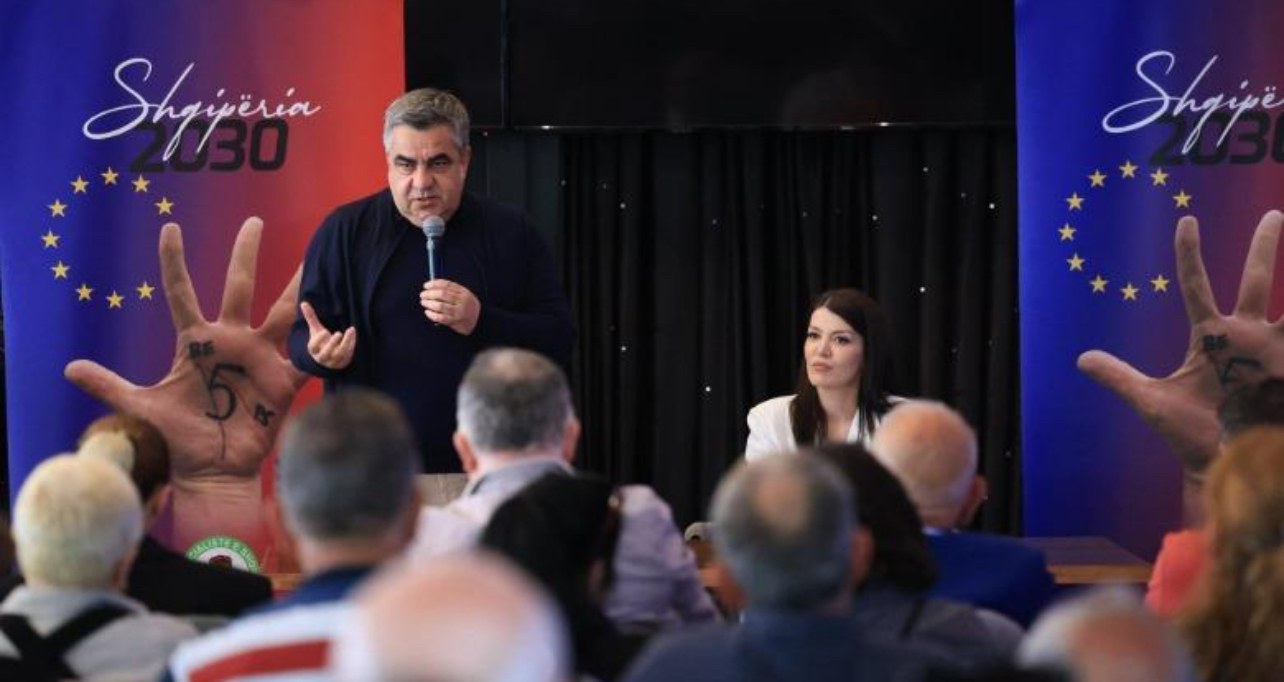 U largua nga PL, Esmeralda Demiraj shfaqet krah Blendi Gonxhes! Kandidati i PS: Dikur e angazhuar në një tjetër rrugëtim politik, sot bashkë për ndryshimin që meriton Tirana