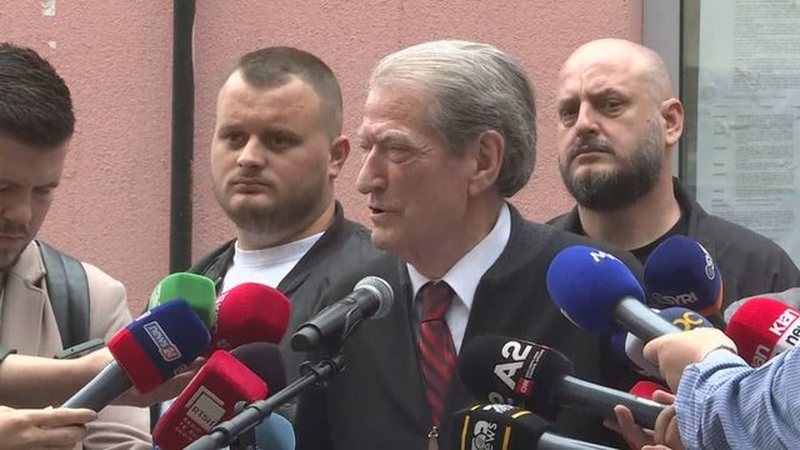 Berisha shmang pyetjet për dhunën e Bledjon Nallbatit: Duhet të shkoj në miting