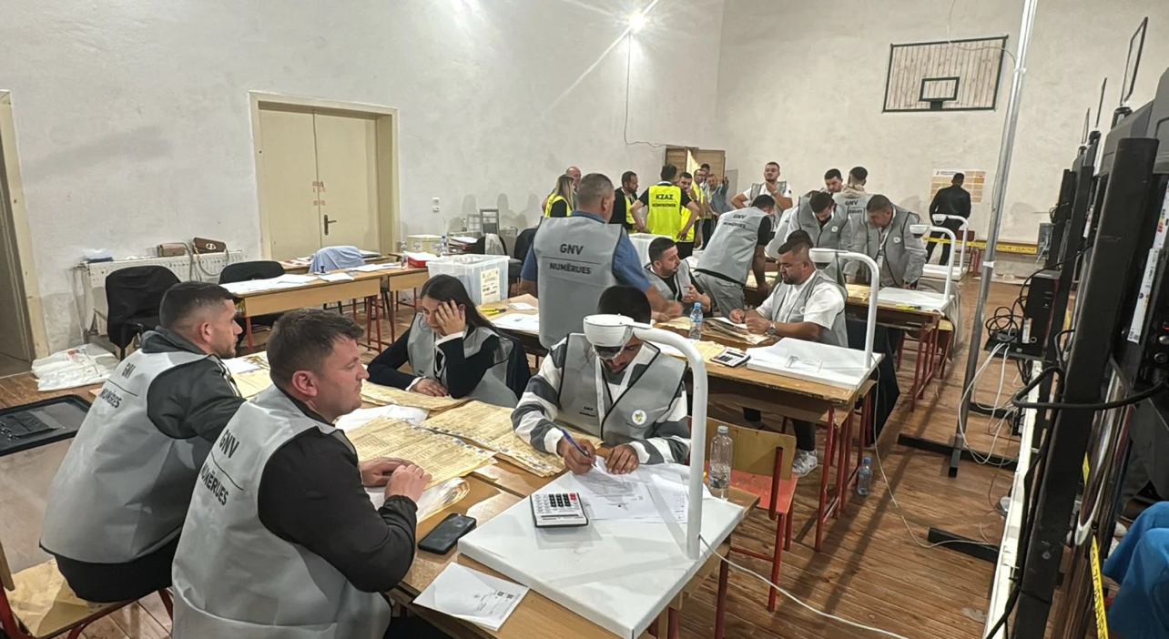 Numërohen 119/493 kuti në Durrës, PS ka të mbrojtur mandatin e 8-të. Ja sa vota i duhen PD-së për ta çuar qarkun në barazim