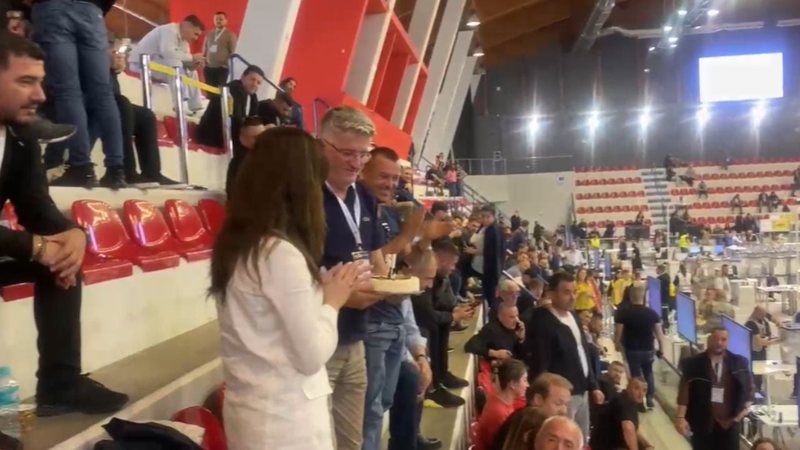 Lezha duke humbur një tjetër mandat, Agron Gjekmarkaj feston me tortë ditëlindjen