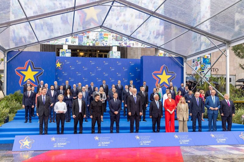 Samiti i Komunitetit Politik Europian, Rama publikon fotoalbumin: Mikpritja shqiptare për Evropën
