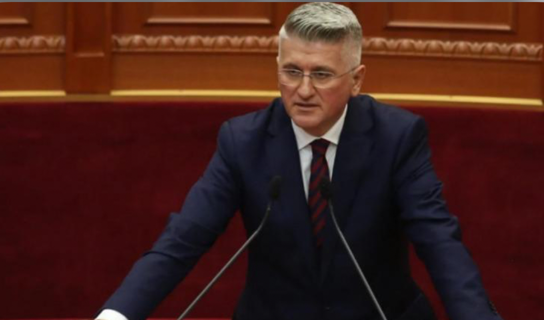 Agron Gjekmarkaj: E vetmja akuzë që mund t’i bëhet Berishës sot, është se nuk e çoi Shqipërinë drejt përplasjes me hunj e sfurqe! Ai e urren dhunën…