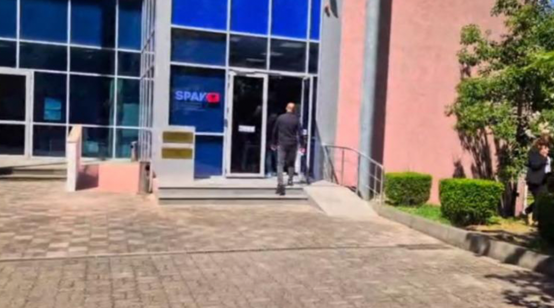 Paralajmëroi kallëzim për zgjedhjet e 11 majit/ Paraqitet në SPAK kandidati për deputet