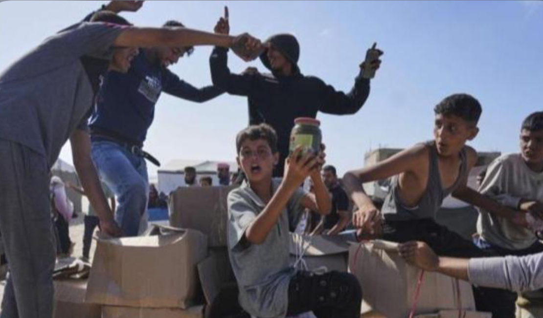 Kaosi për ushqimin në Gaza, turma sulmoi ndihmat! Jep dorëheqjen shefi i operacioneve humanitare