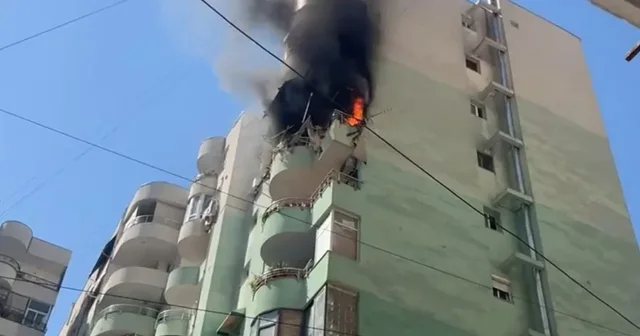 Përfshihet nga flakët një apartament tek “Komuna Parisit”, dyshimet e para 