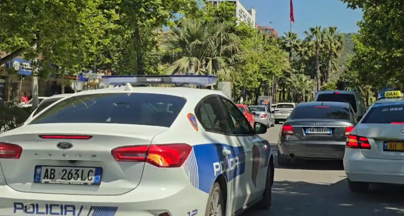 Vodhi një televizor dhe kompjuter nga zyra elektorale e PD-së, arrestohet 36-vjeçari 