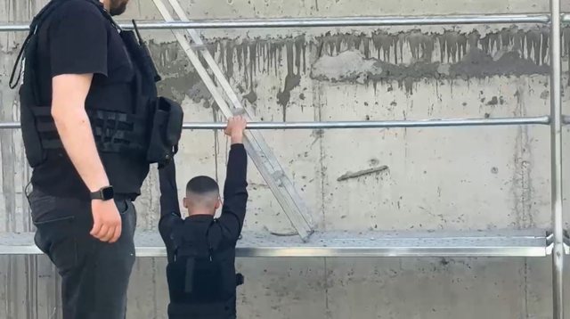 Përgjaket Laçi! Gjendet arma dhe identifikohet autori që lëshoi breshëri plumbash dhe plagosi 5 persona! 